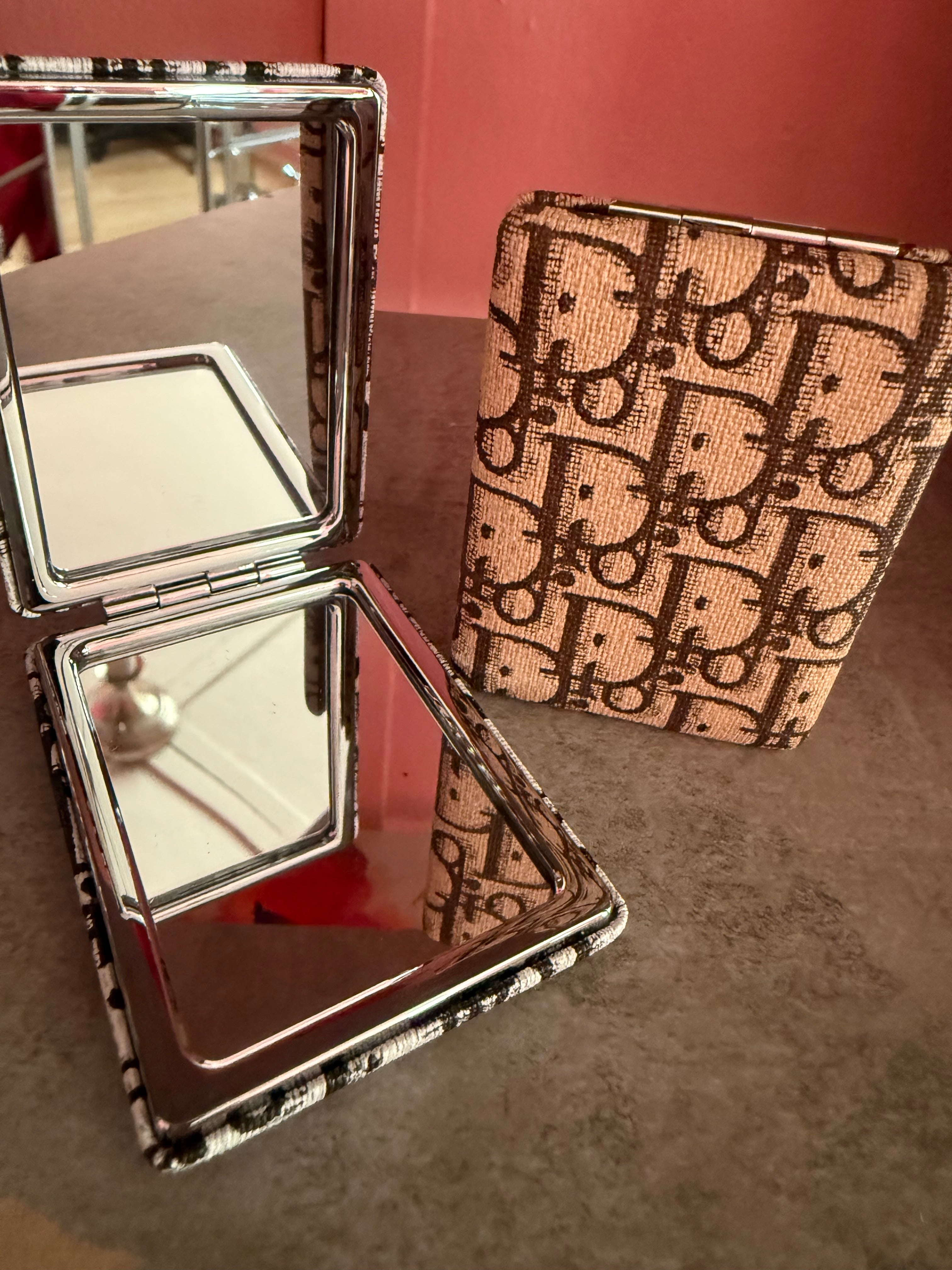 1 Travel size mirror
